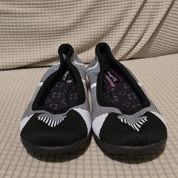 Skechers Black‎ and White Slip-Ons - Picture 1 of 7